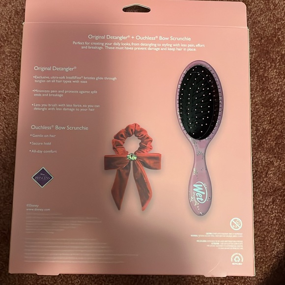 Wet and Goody Disney Princess Detangling Accessory Bundle Featuring Belle - Picture 2 of 3